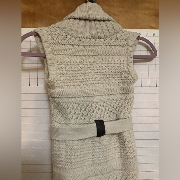 Kids Sleeveless sweater vest belted and buttons in front - Picture 4 of 7